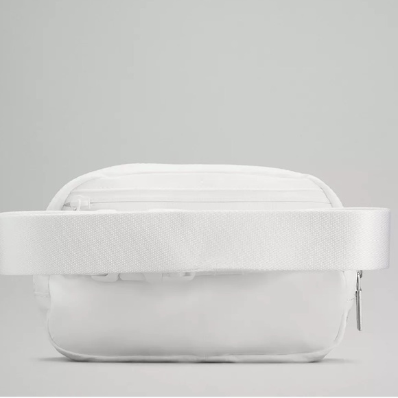 Lululemon wear everywhere belt bag in white - Picture 2 of 6